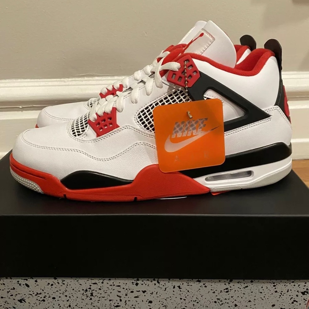 Retro Jordan 4 fire red